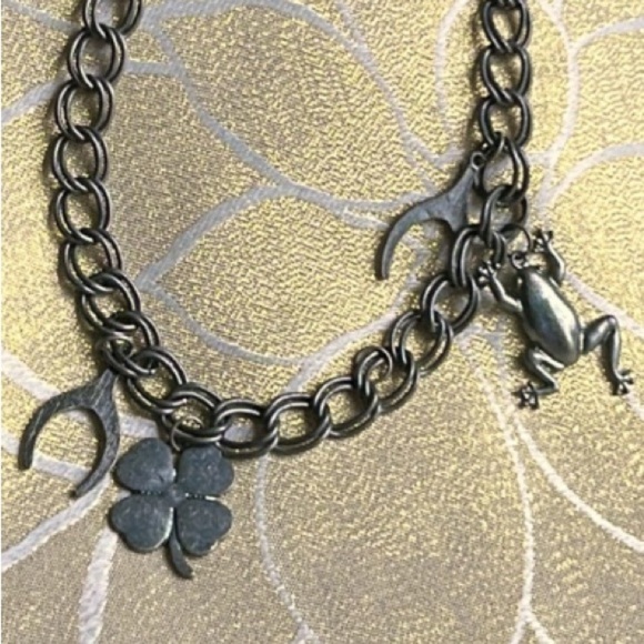 VINTAGE Silver Tone Charm Necklace Wishbones Four Leaf Clover Frog - Picture 2 of 9